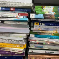 تعدادی کتاب کمک درسی در سه پایه رشته تجربی