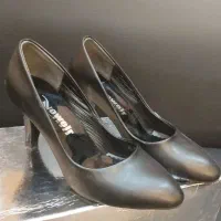 تعدادی کفش صندل ۳۸ ۳۷