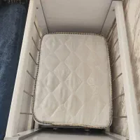 گهواره وتخت کنار مادر نو به همراه تشک نو|تخت و صندلی بچه|کرمانشاه, |دیوار