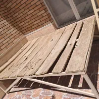 تخت آهنی و چهار پایه