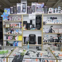 فروشنده  برای لوازم جانبی  موبایل  فقط صبح