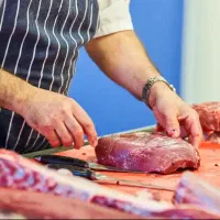 استخدام قصاب با حداقل دو سال سابقه کار