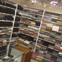 فروشنده خانم ماهر ومنظم به صورت تمام وقت وپاره وقت