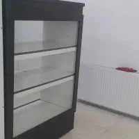 ویترین شیشه ای محکم و شیک