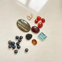 تعدادی نگین و تسبیح|جواهرات|تبریز, |دیوار