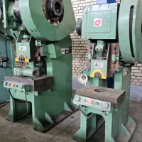 کارگر پرسکار و جوشکار و نقطه جوش با تجربه