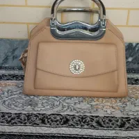 تعدادی کیف و کفش