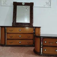 دو عدد میز و آیینه کار کرده