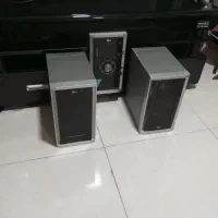 یک دستگاه ضبط صوت و چهار عدد باند