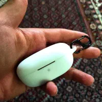 ایرپاد   ،  هدفون  ،  کیو سی وای  ،،  تی ۱۷