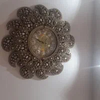 ساعت نگینی