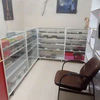 فروش اجناس و دکور مغازه