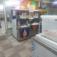 همکار برای کار در بستنی فروشی