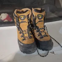 کفش کوهنوردی اصل ضدآب