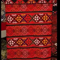 خیاط هستم تیکه ای میدوزم