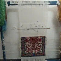 دار قالیچه همراه با قالیچه نیمه بافته شده