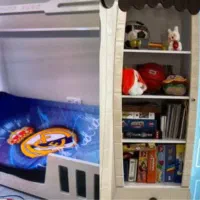 تخت کودک ‌نوجوان بوفه کوچک تزئین و چیدمان عروسک‌ها