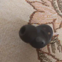 بادز 2 پرو سمت راست