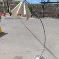 آباژور ایستاده