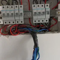 به یک نفر شاکر جهت کار برق کشی ولوله کشی شهر مهران