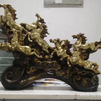 تندیس 8 اسب سالم وتمیز