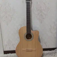 گیتار کلاسیک پیکآپ دار