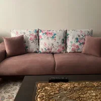 مبلمان راحتی و میز ناهار خوری سالم و تمیز