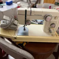 چرخ خیاطی ژانومه و چند تکه لوازم خونه استثنایی