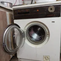 یک ماشین لباسشویی درحدنو