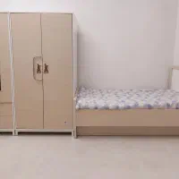 تخت نوجوان آپادانا