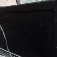 تلوزیون۳۲اینج،فقط وسطش کمی سیاه