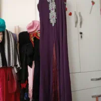 تعدادی لباس مجلسی|لباس|بندر انزلی, انقلاب|دیوار