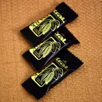 فروش شکلات کنار قهوه