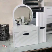 یک نفر نیروی کار ساده آقا