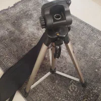 سه پایه دوربین همراه با کیسه