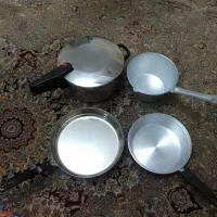 تعدادی ظروف آشپزخانه