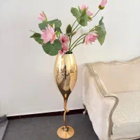 گلدان و گلهای نیلوفر