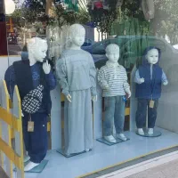 همکار خانم برای فروشندگی لباس کودک