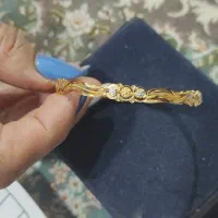 النگو و مدال طلا