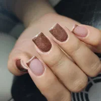خدمات کاشت ناخن مهرگان