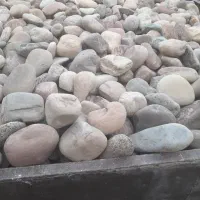 فروش انواع قلوه سنگ رودخانه ای وقلوه سفید|عمده‌فروشی|کرج, محمد آباد|دیوار
