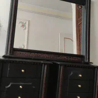 آینه و کشو چوبی