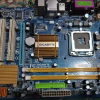 مادربرد ddr2 گیگا بایت با cpu وفن