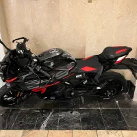 کی وی ریس استثنایی keeway250r