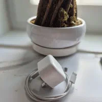 شارژر اصلی ۲۰وات و کابل اصلی