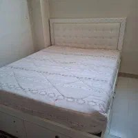 تخت به همراه تشک