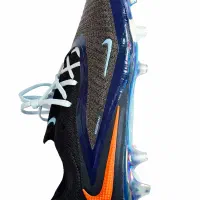 کفش فوتبال لنگرود