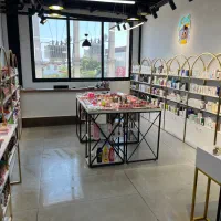 فروشنده خانم برای کانتر