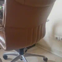 صندلی چرخدار چرمی سالم|صندلی و نیمکت|تهران, حکمت|دیوار