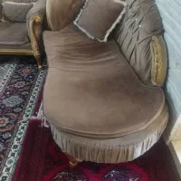یک دست مبل هفت نفره با یک عدد میز عسلی